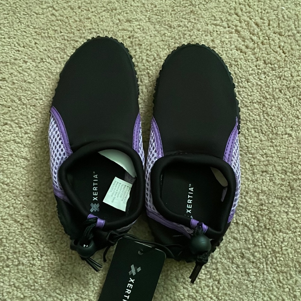 Girl water shoes